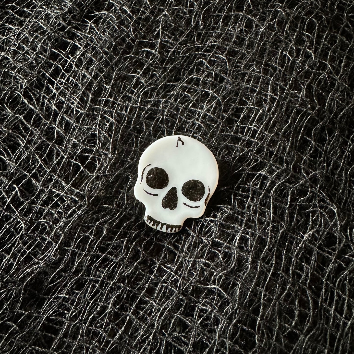 Skull magnet