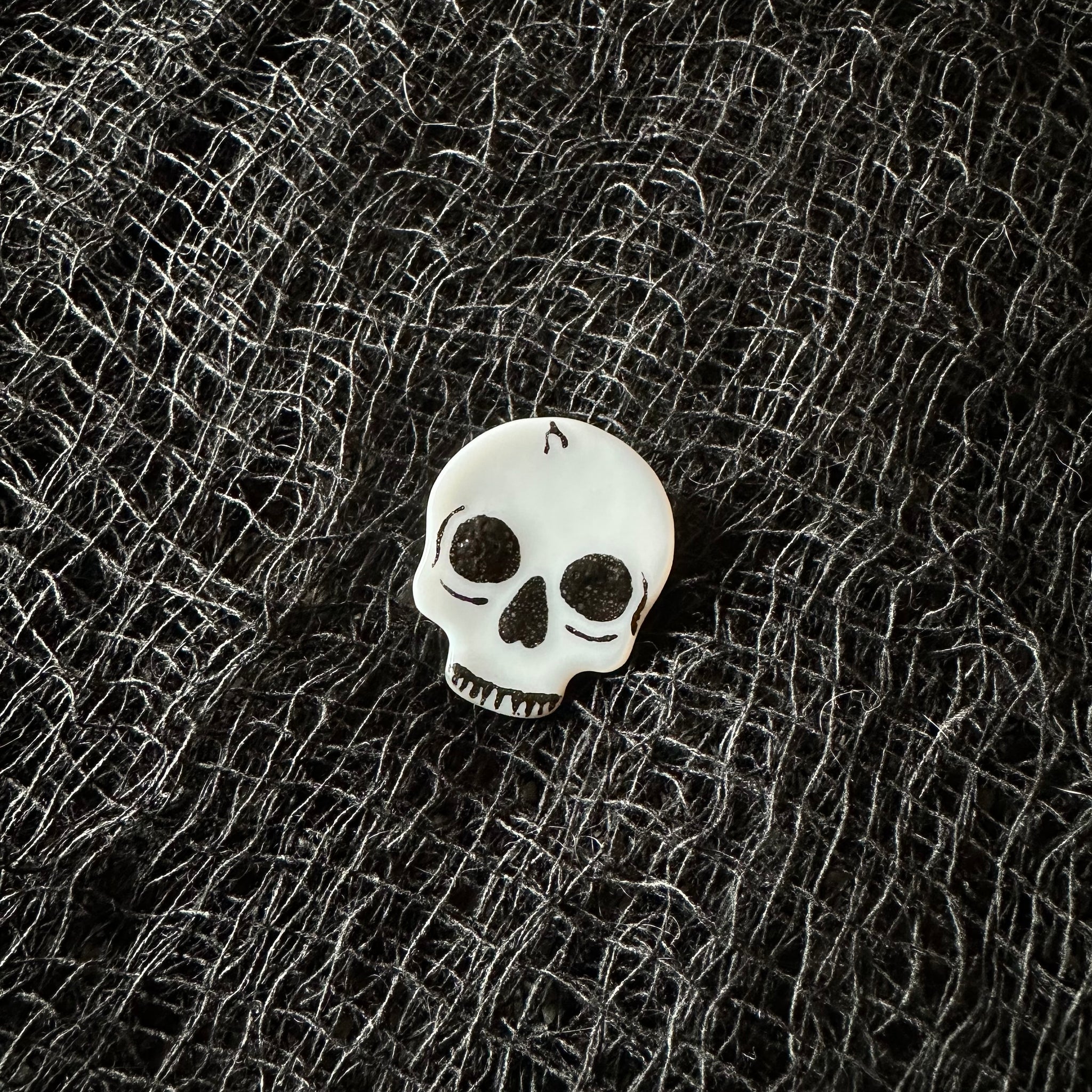 Skull magnet