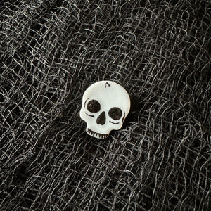 Skull magnet